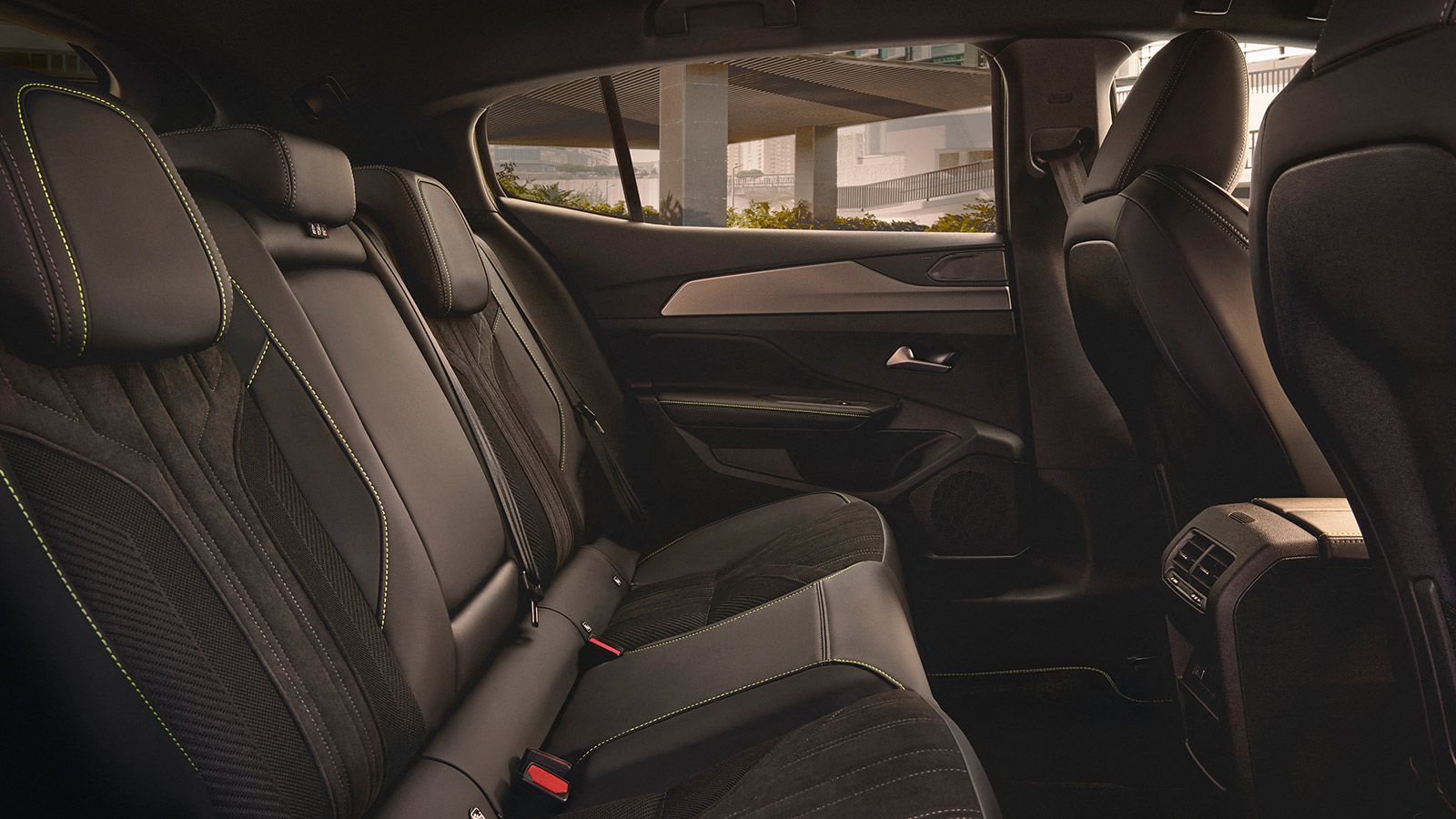 Επίσημη πρεμιέρα για το ανανεωμένο Peugeot 408